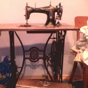 Антикварна швейна машинка 